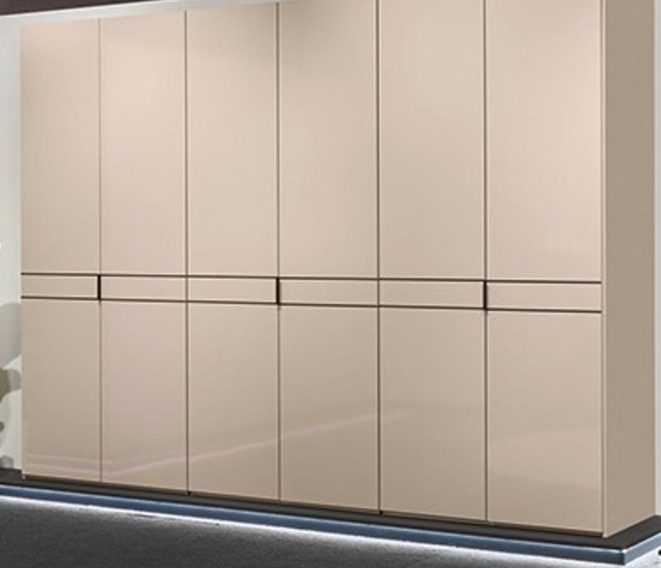 Drehtürenschrank